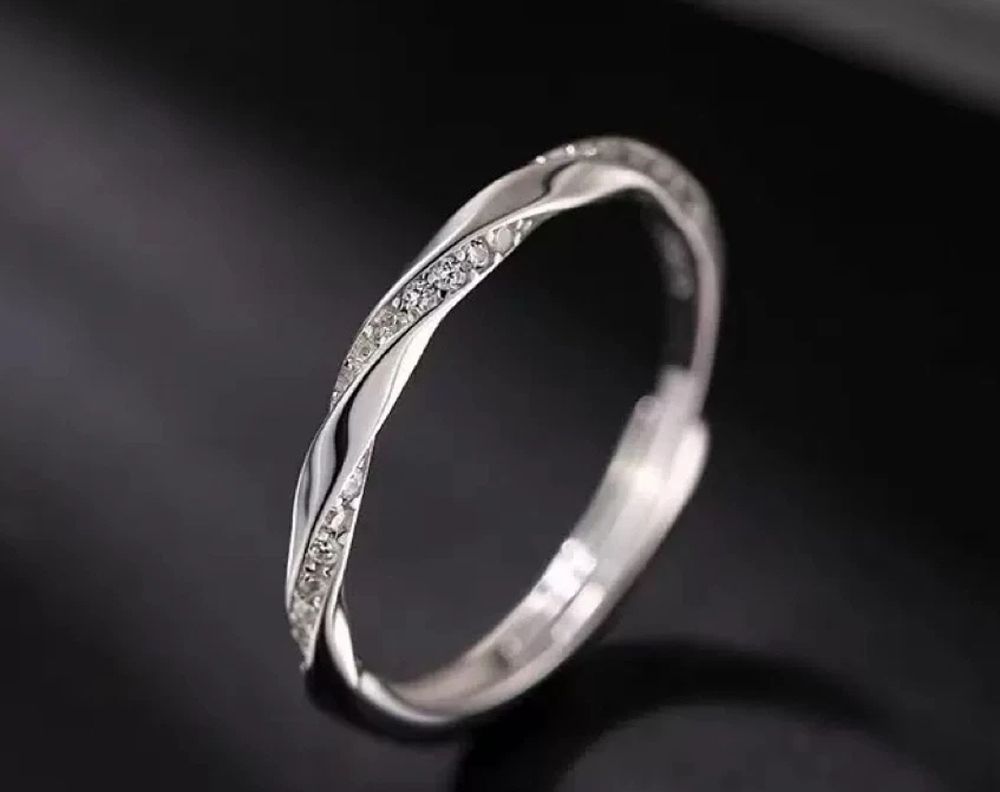Lot 327: S925 ring