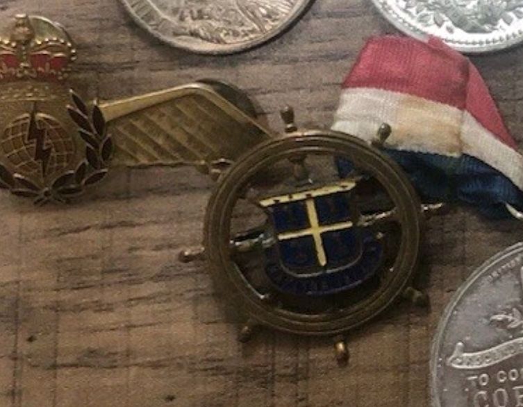 Lot 175: Vintage badge