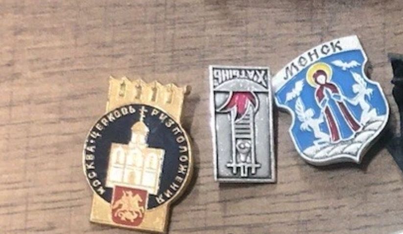 Lot 180: Badges lot