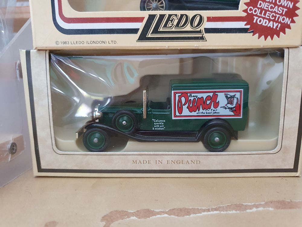Lot 190: Boxed model