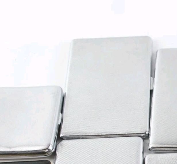 Lot 194: Vintage cigarette case