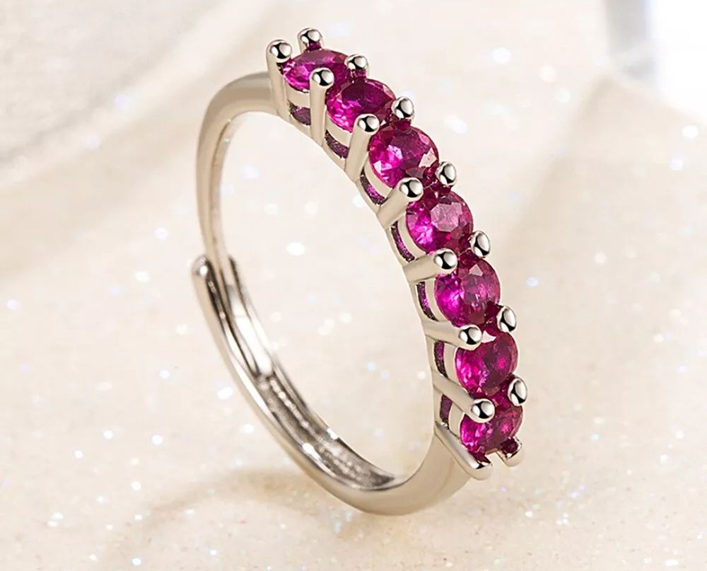 Lot 199: S925 ring