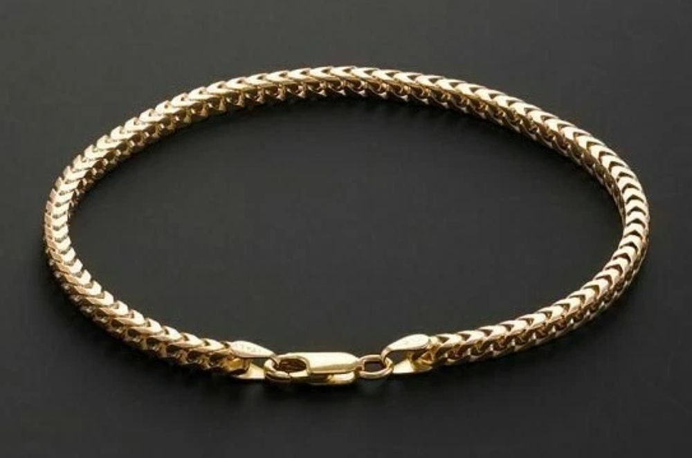 Lot 83: Solid 9ct Gold  Bracelet /bangle