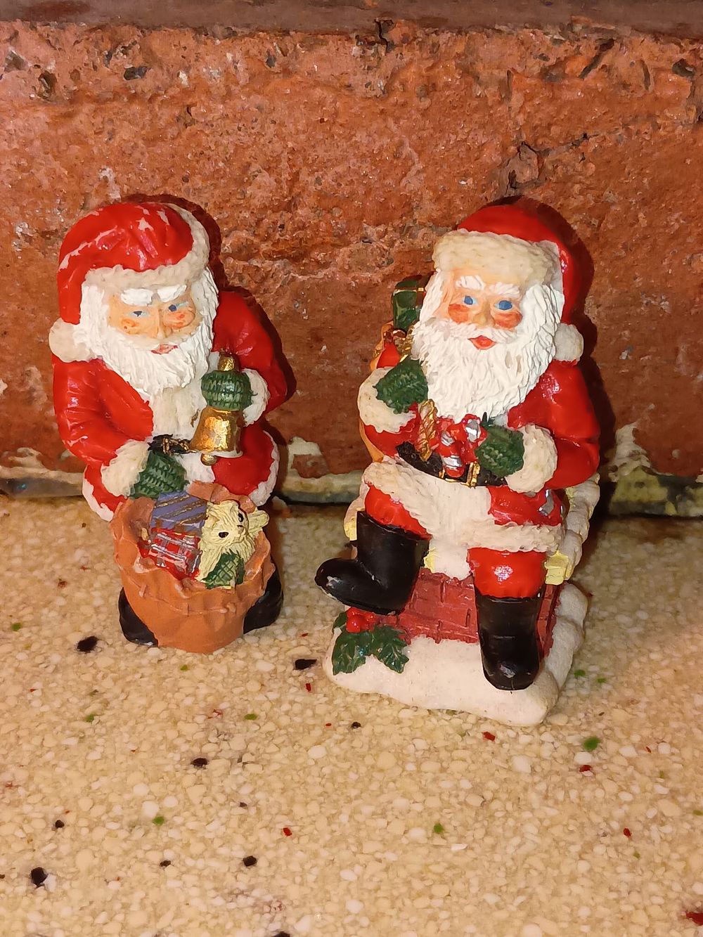 Lot 131: X2 Vintage Santa Figures