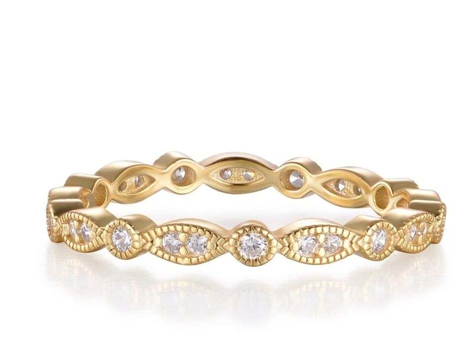Lot 225: Ladies 9 Carat Gold On 925 Sterling Silver Ring