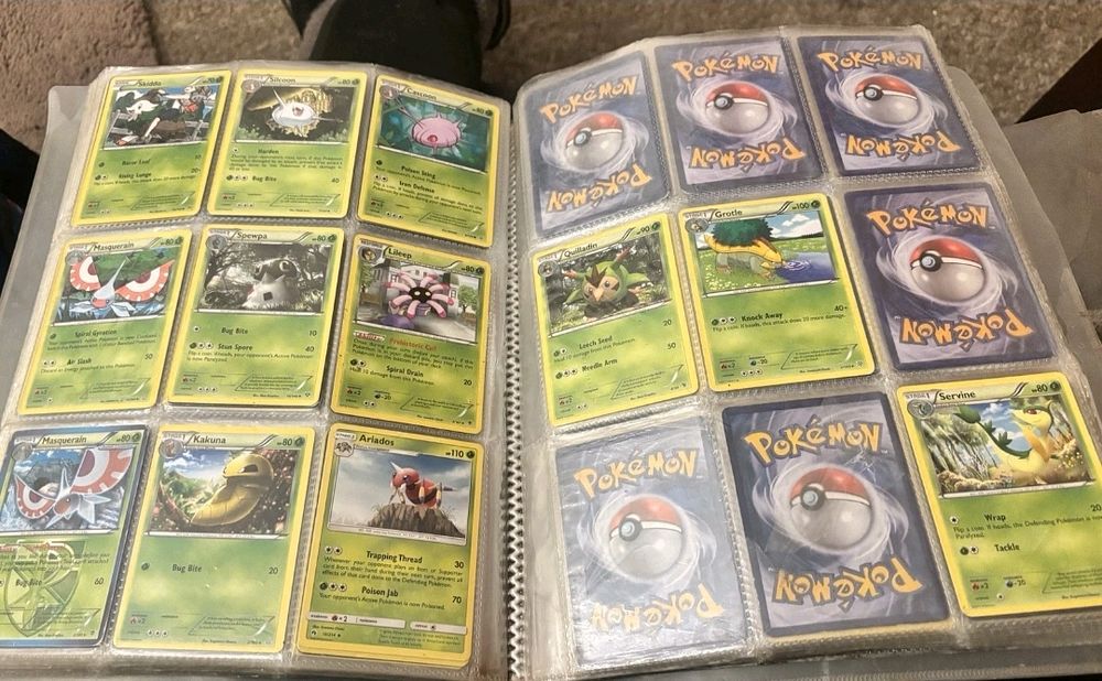Lot 277: Pokemon bundle
