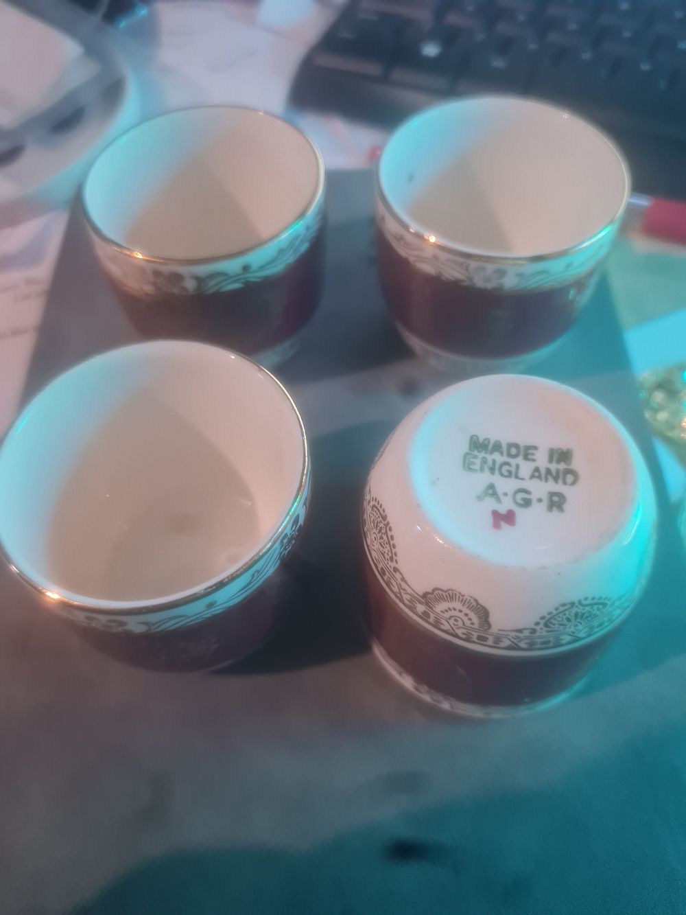 Lot 189: Set of 4 vintage egg cups
