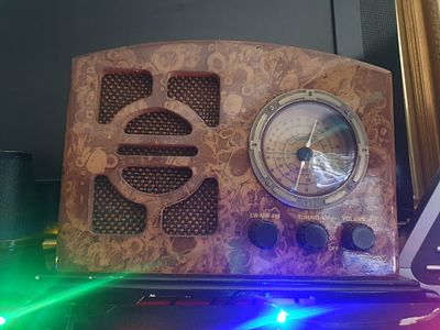 Vintage style radio with gazette working