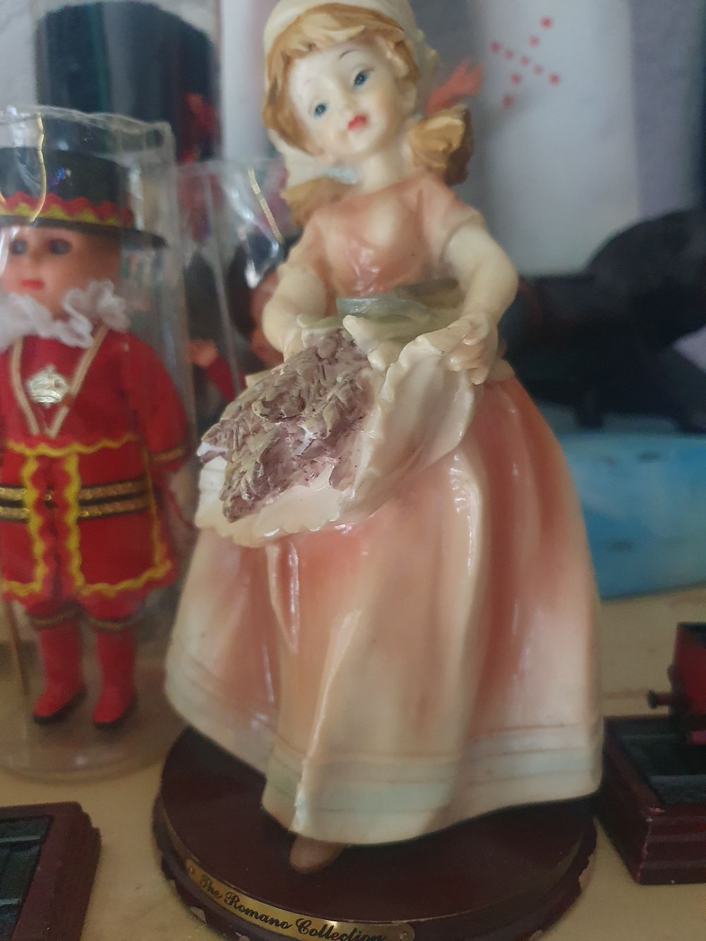 Lot 171: Vintage ladies figure