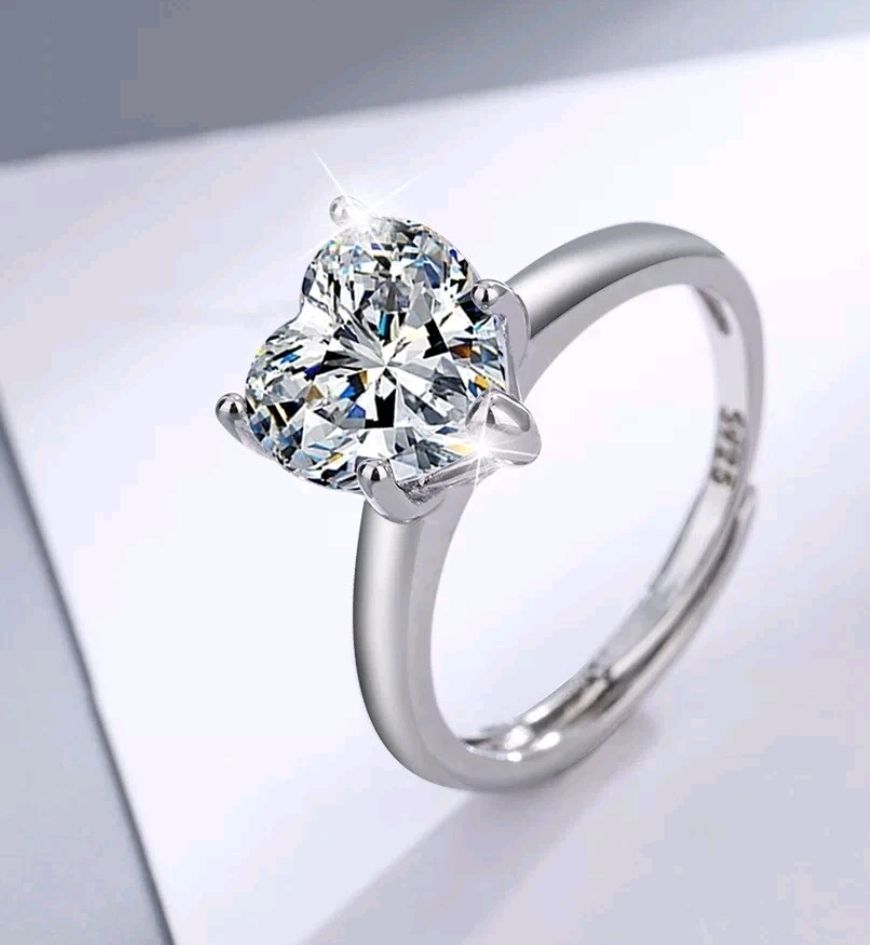 Lot 195: S925 ring