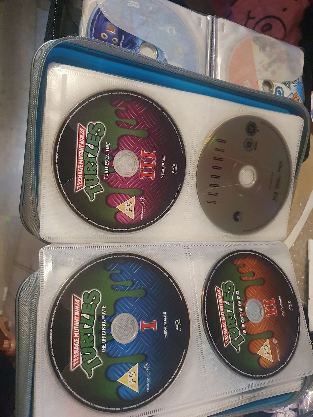 Lot 13a: 2 folders full of cds