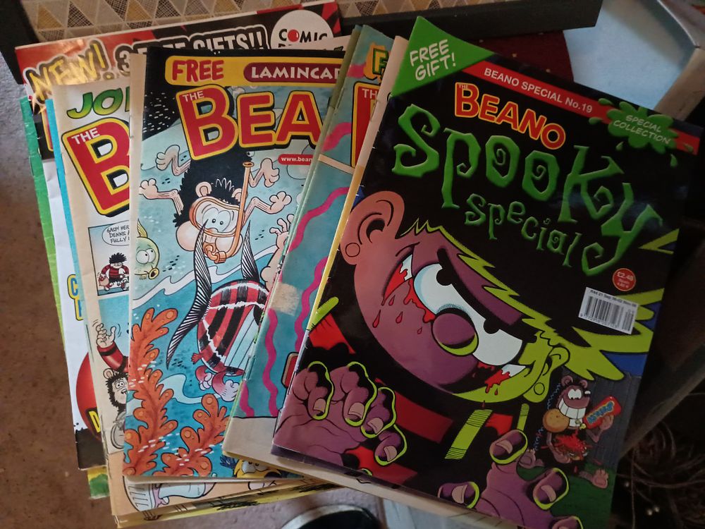 Lot 200: Large lot of beno mags
