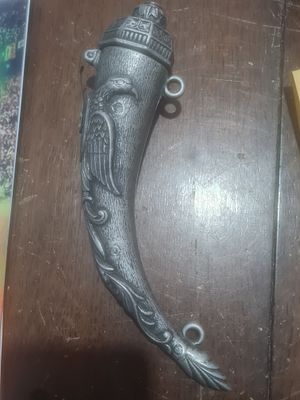 VINTAGE MADE IN SPAIN DENIX PEWTER HORN GUN POWDER BOTTLE FLASK BLAZON EAGLE