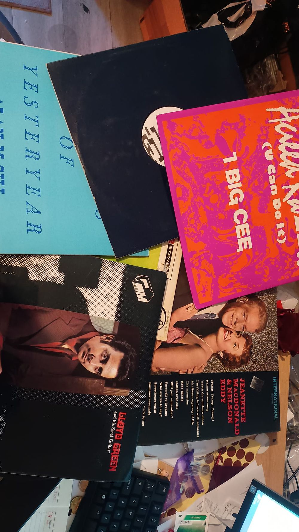 Lot 216: Lot of records