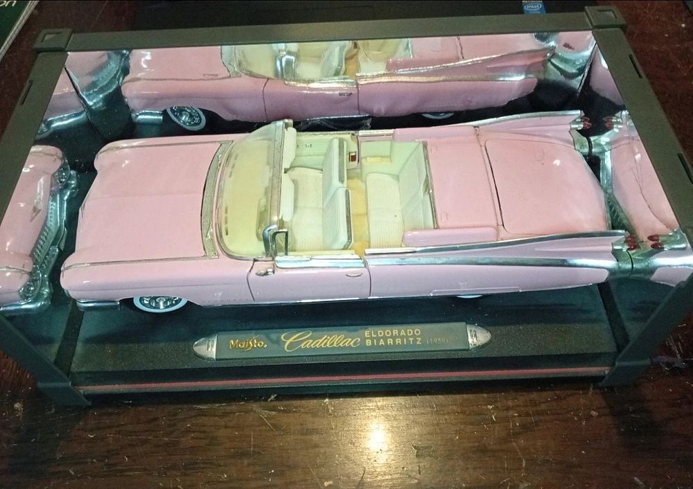 Lot 229: Elvis presley cadillac model