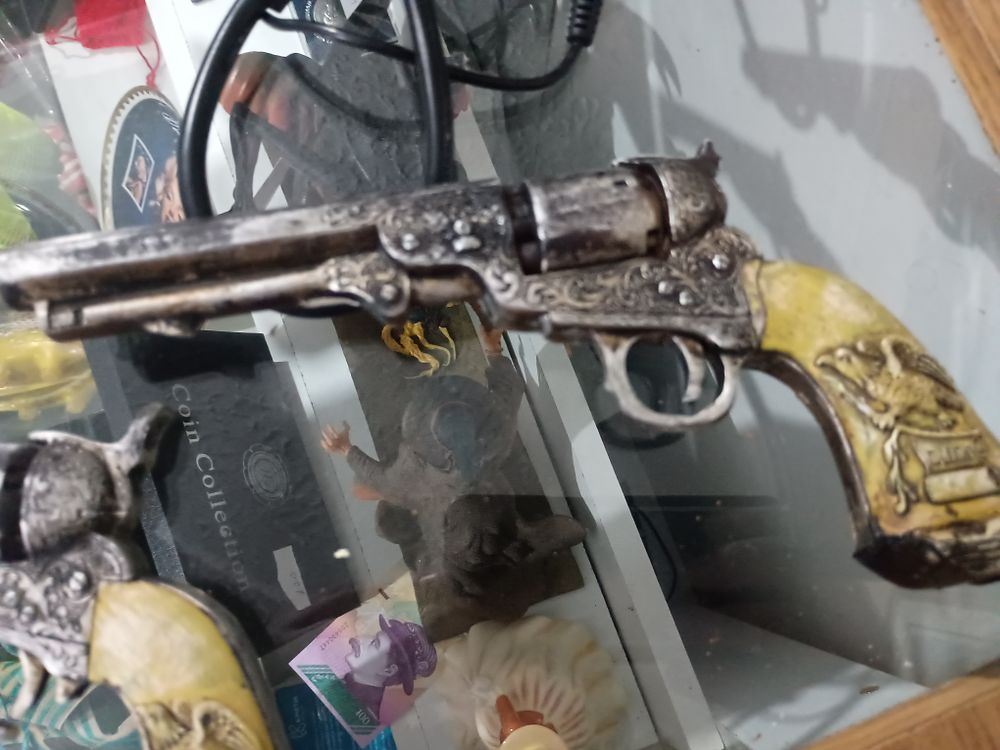 Lot 16k: Model gun decorative