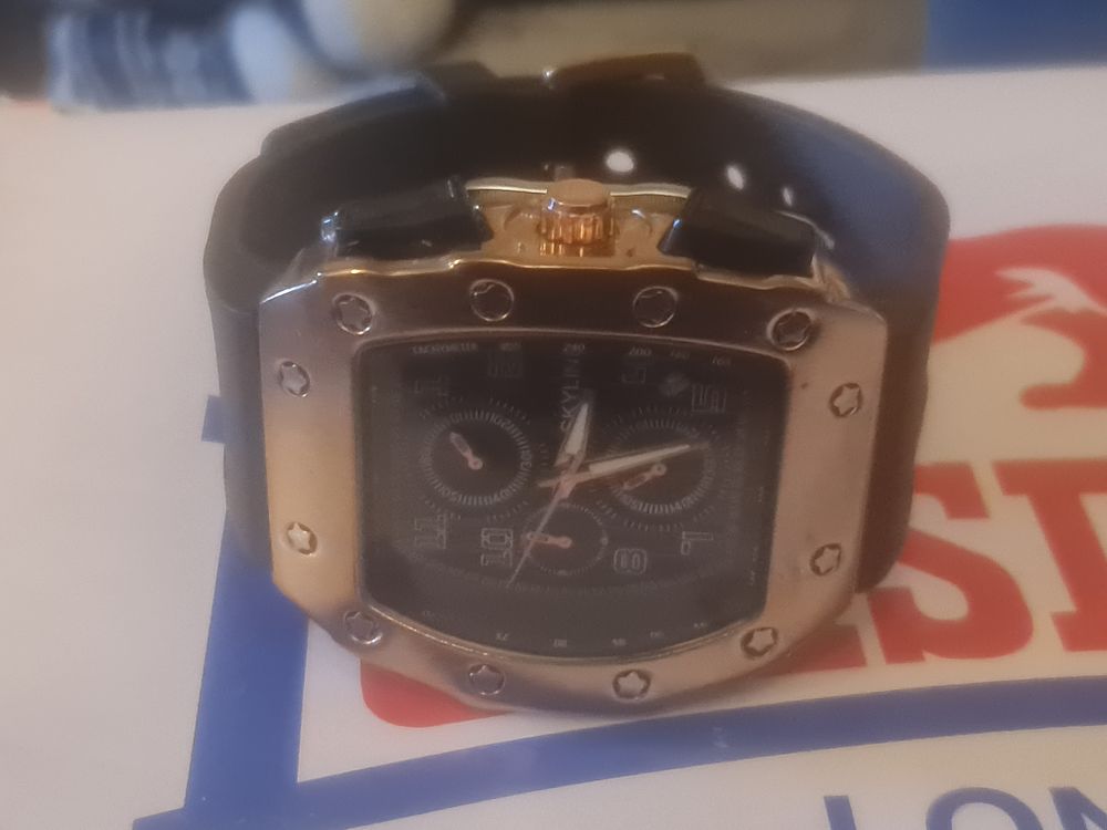 Lot 17c: Heavy duty watch