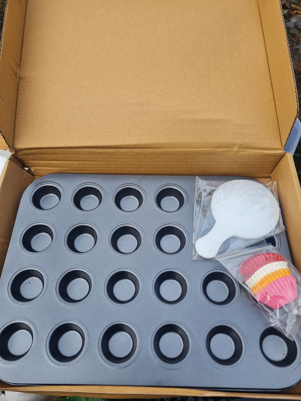 Lot 255: New cupcake lot