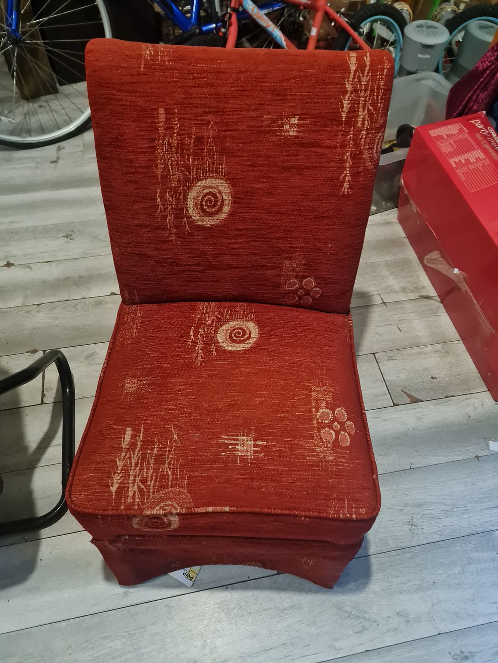 Lot 322: Great condition small chair