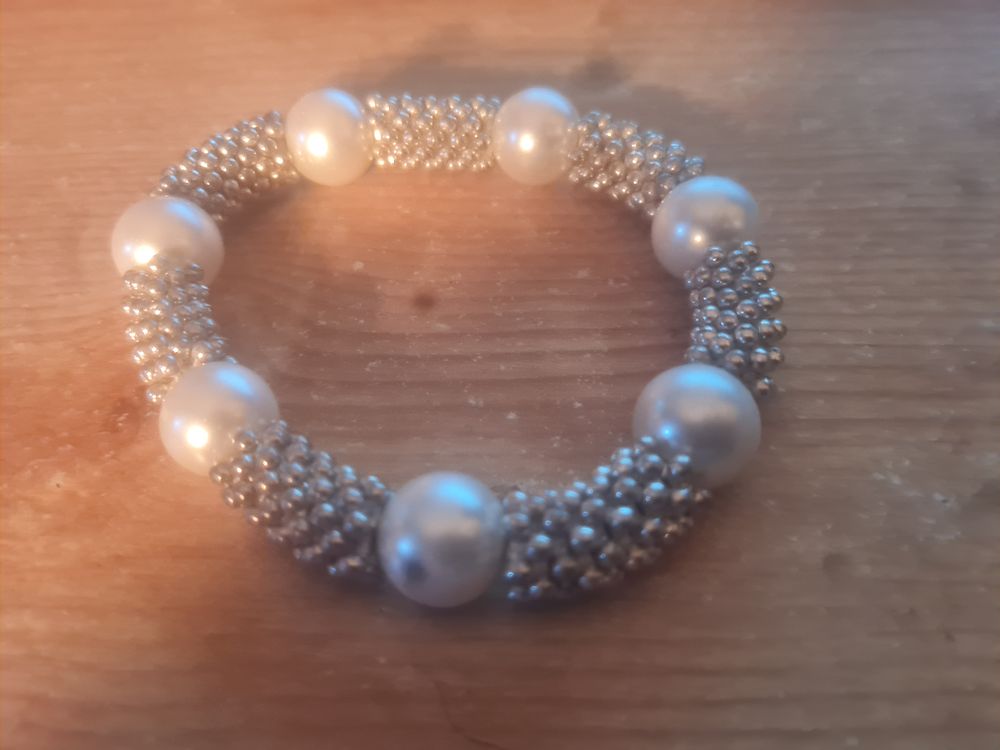 Lot 192: Bangle