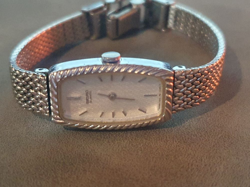 Lot 305: Vintage seiko watch