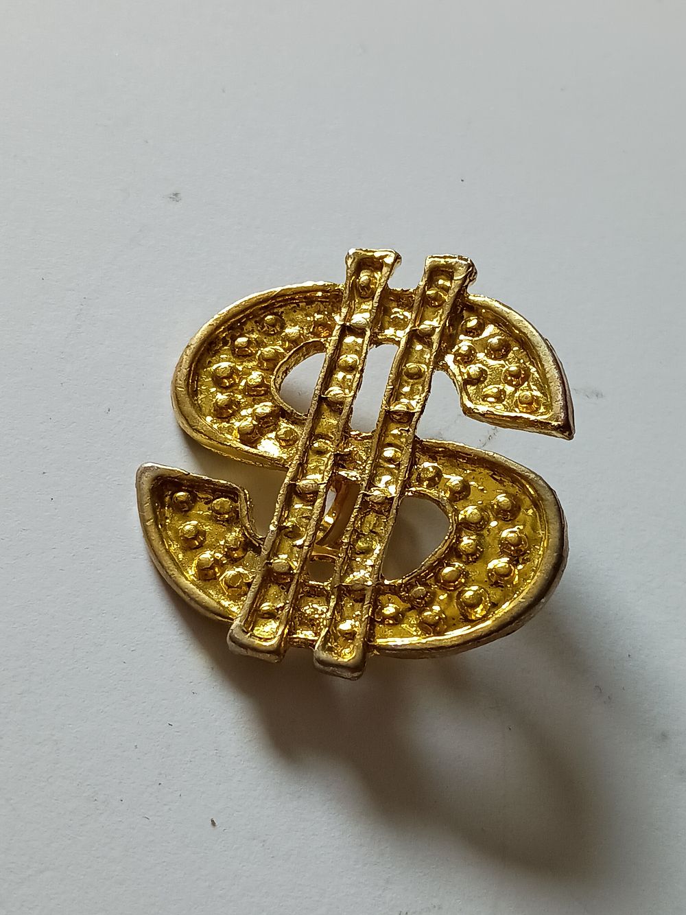 Lot 10b: Solid Dollar Clip/broach