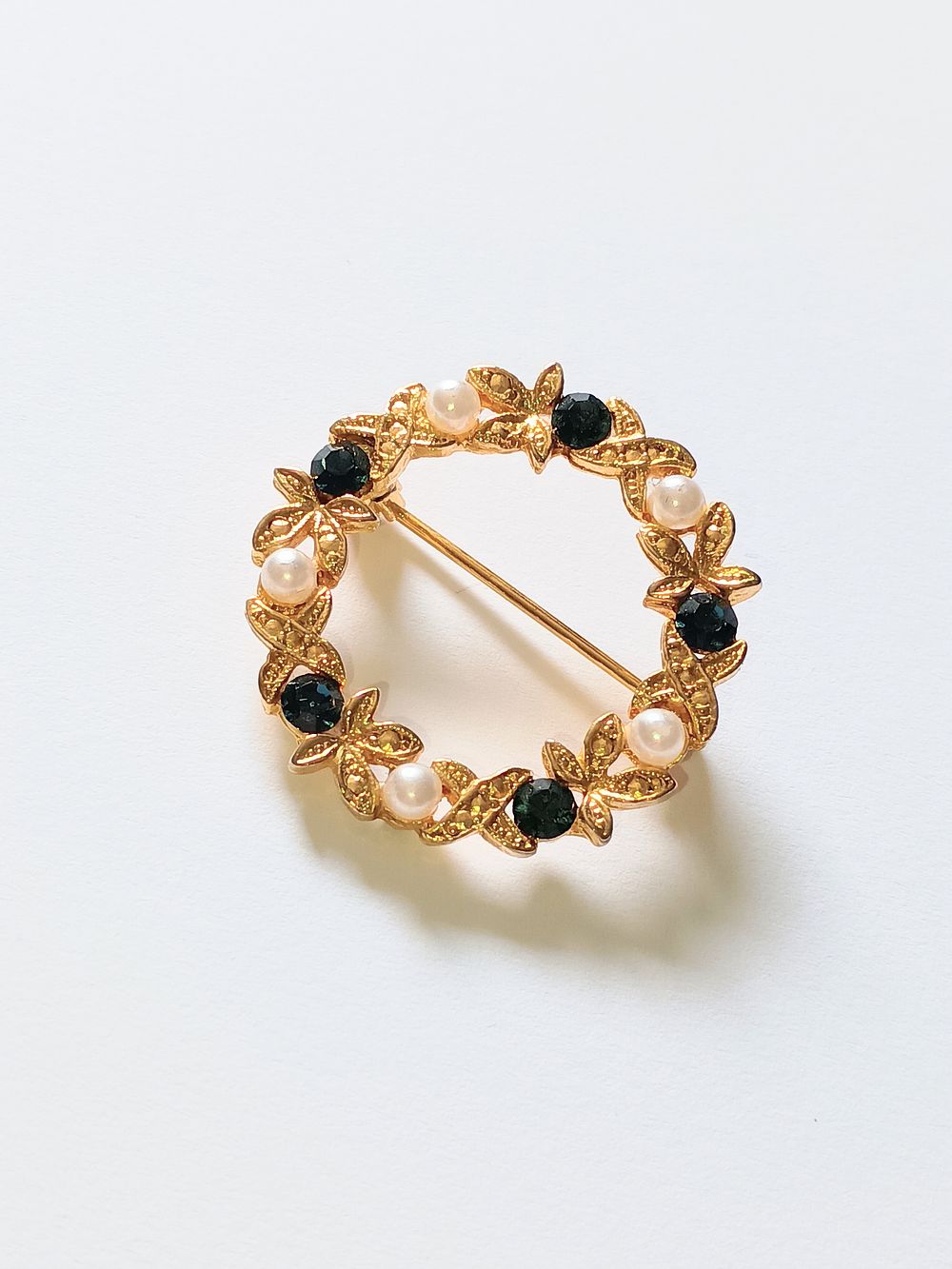 Lot 72b: Beautifully Detailed Vintage Broach