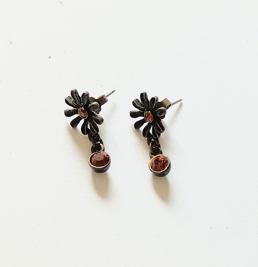 Lot 107b: Pair Of Vintage Earrings