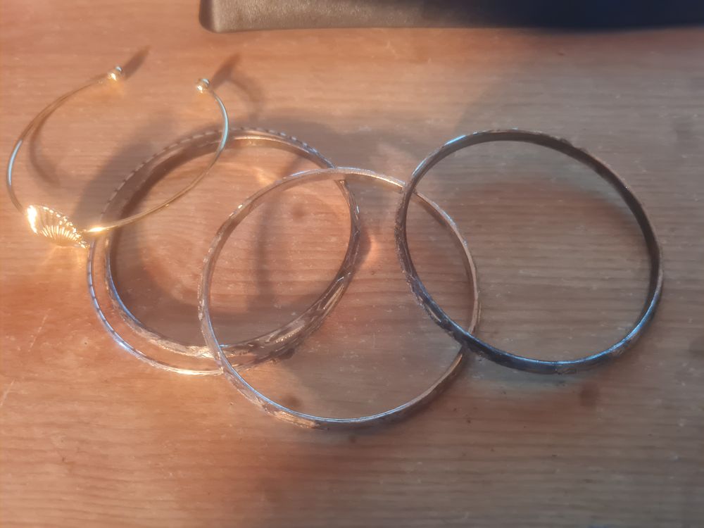 Lot 72: Bangles lot
