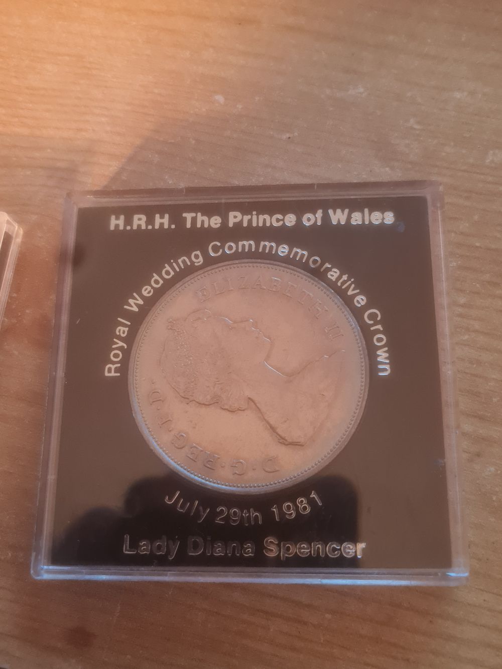 Lot 128: Cased coin