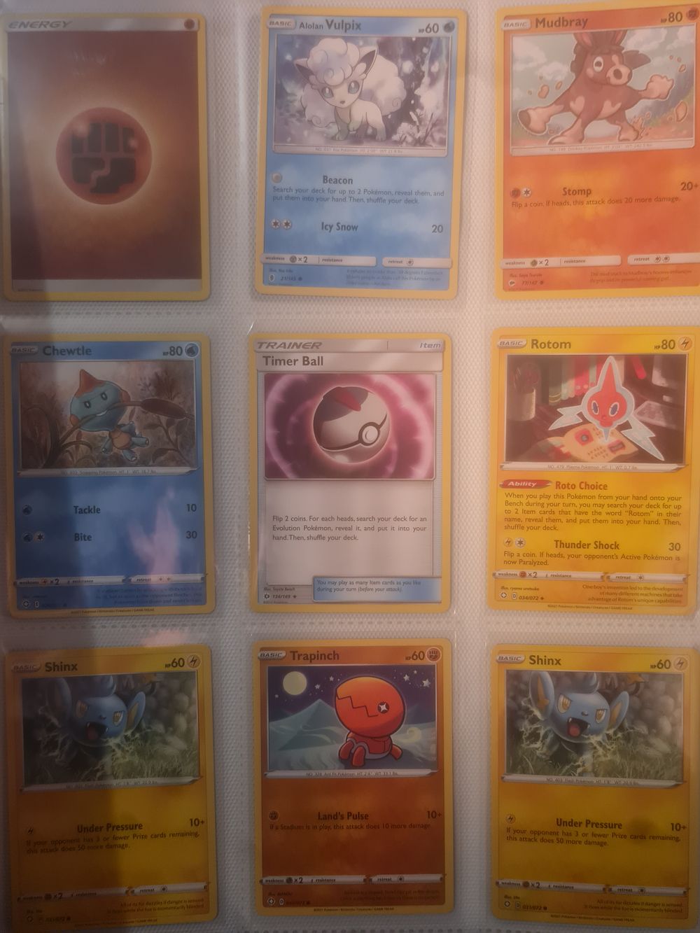 Lot 123u: Pokemon collecters card bundle