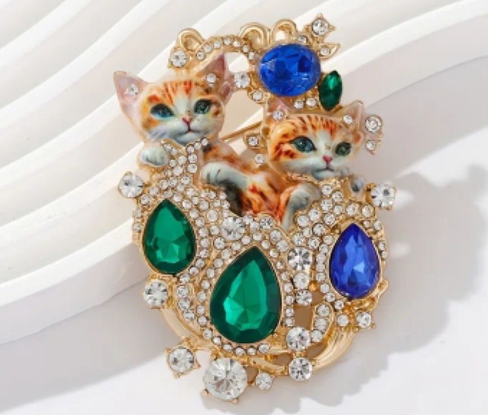 Lot 87: Cat broach