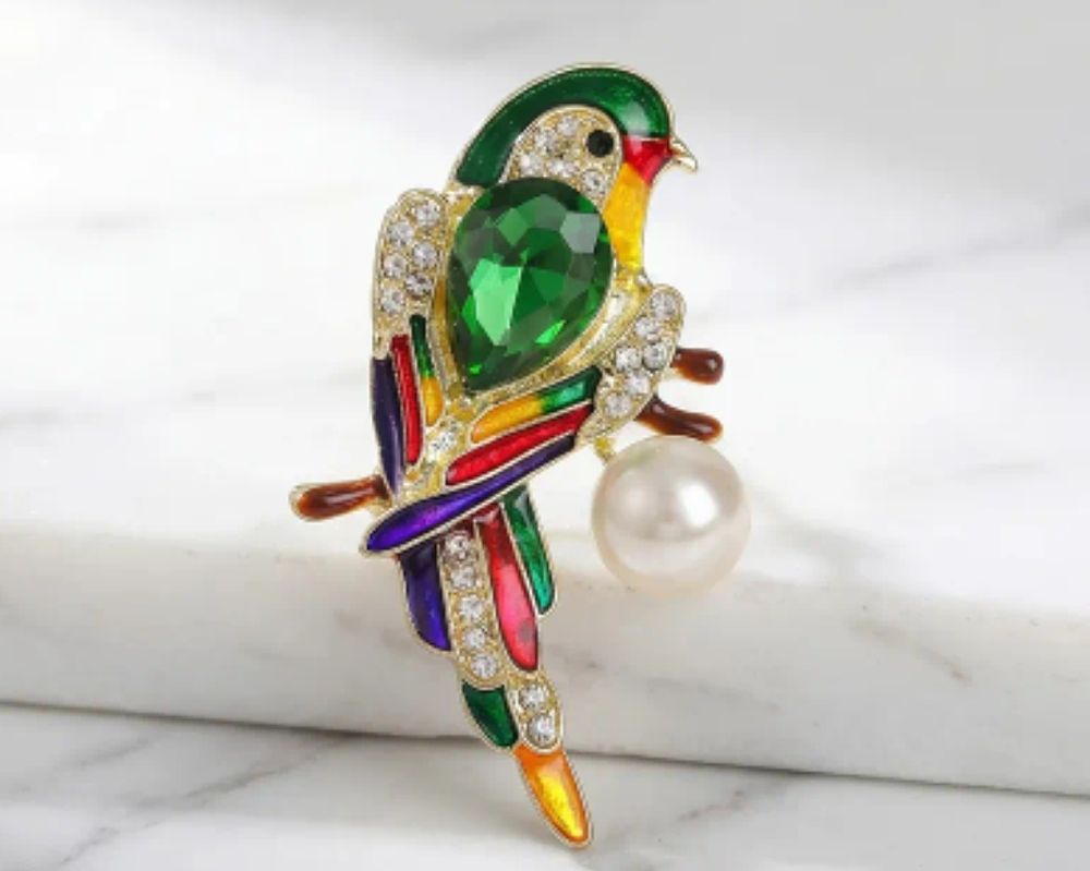 Lot 89: Parrot broach