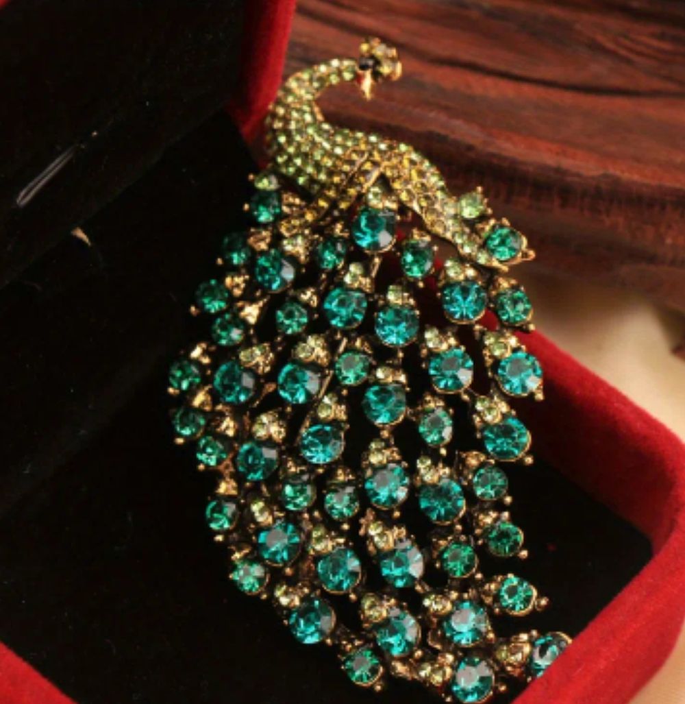 Lot 92: Peacock broach