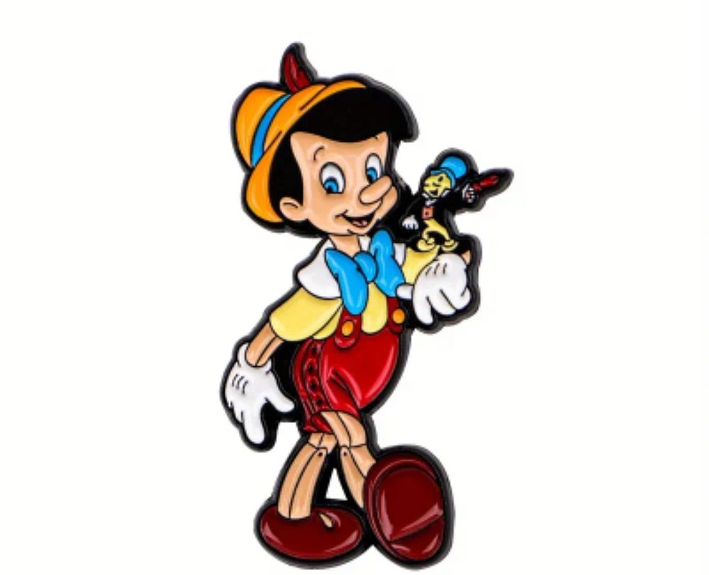 Lot 100: Pinocho badge