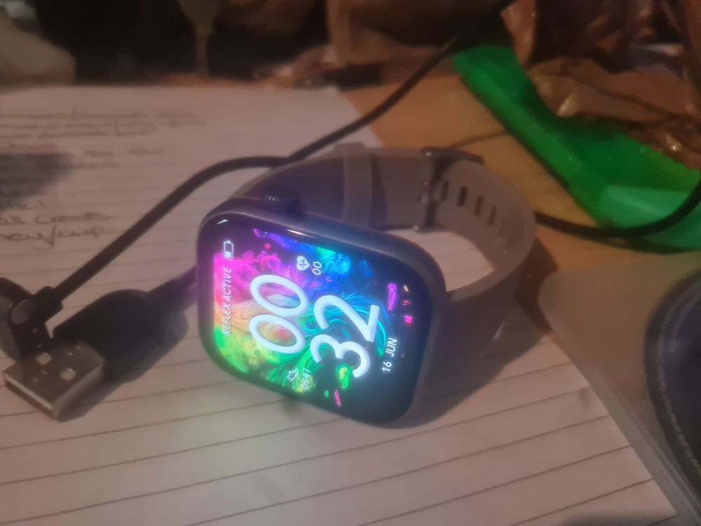 Lot 128: Smart watch working