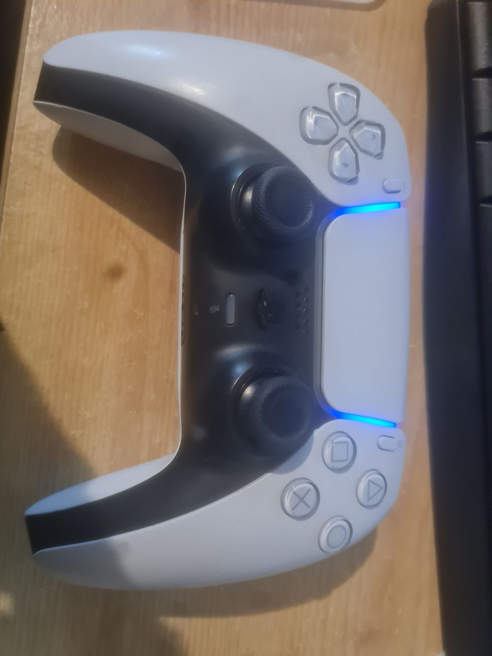 Lot 130: Playstation 5 controller working