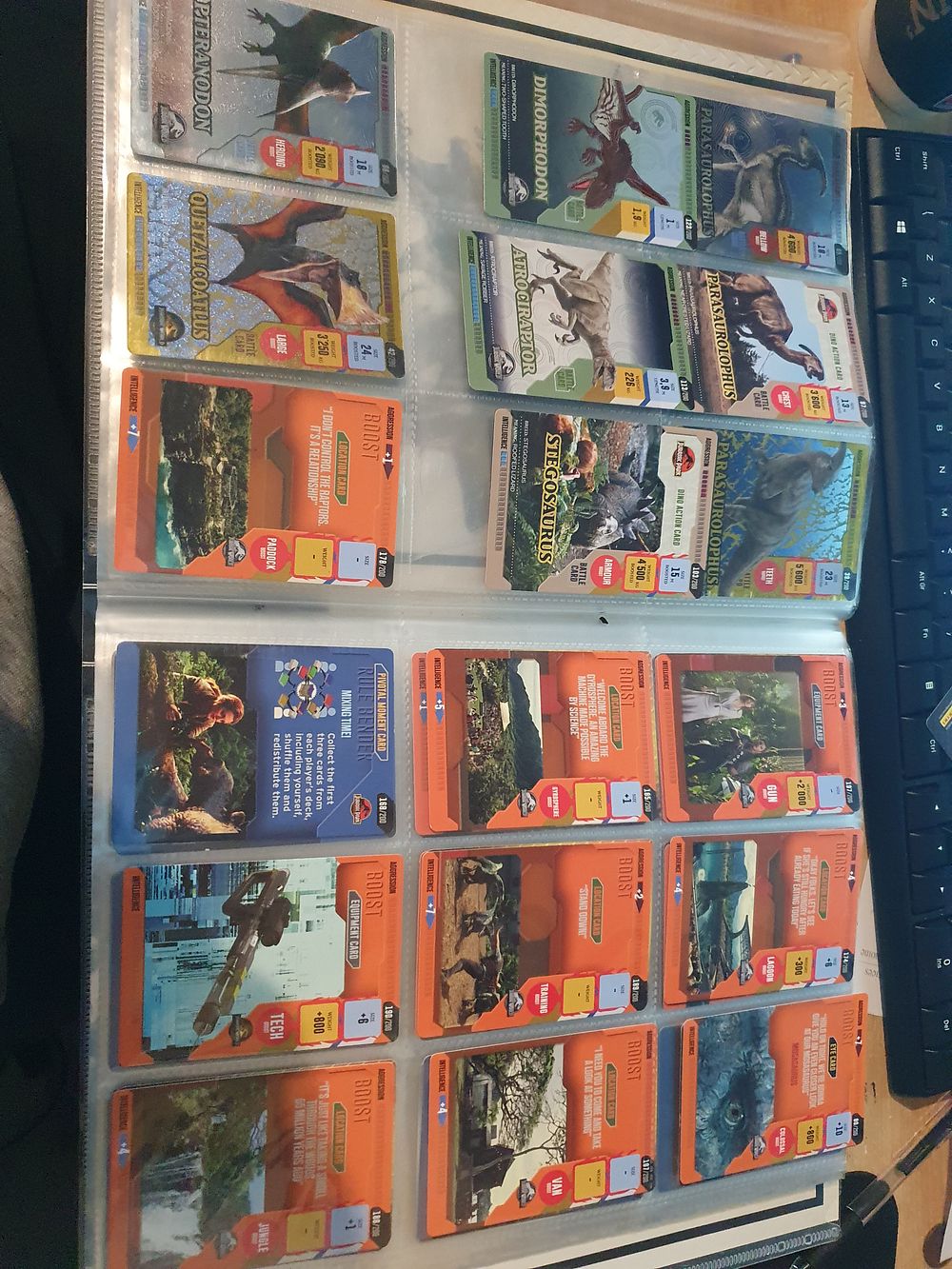 Lot 144: Large lot of jurassic world cards