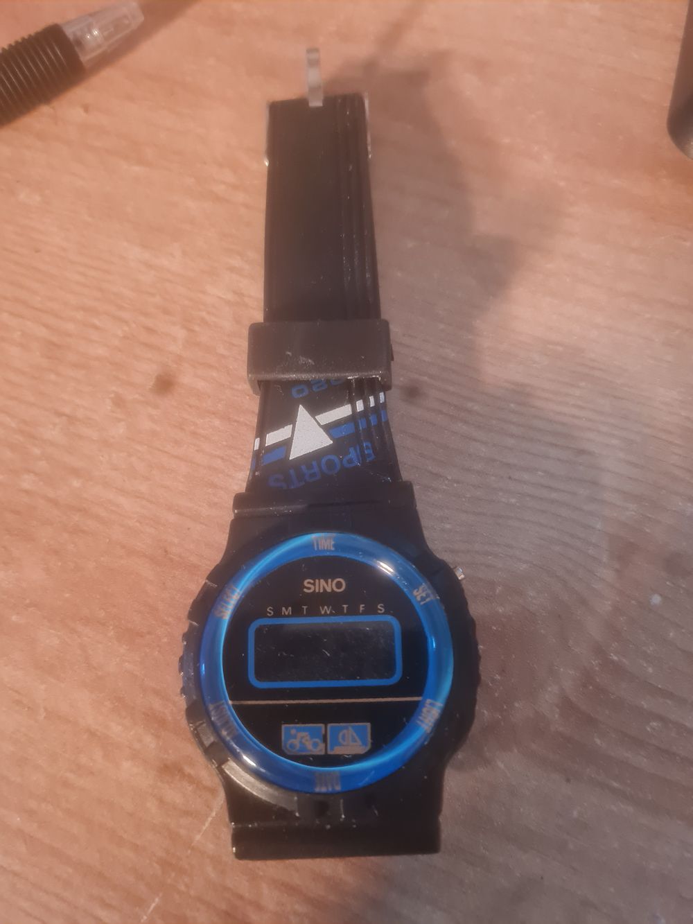 Lot 145: Sinio watch