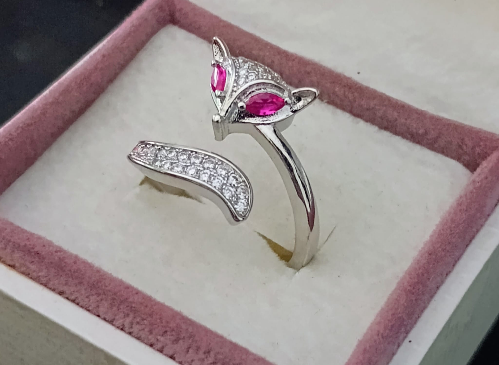 Lot 162: S925 Detailed Fox Ring