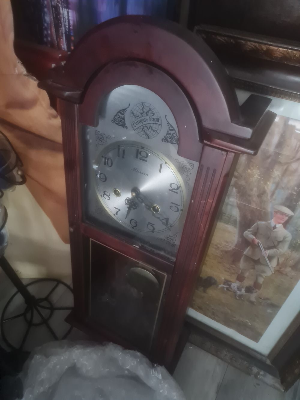 Lot 183: Vintage clock with key