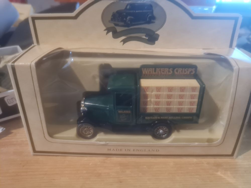 Lot 196: Walkers crisp model
