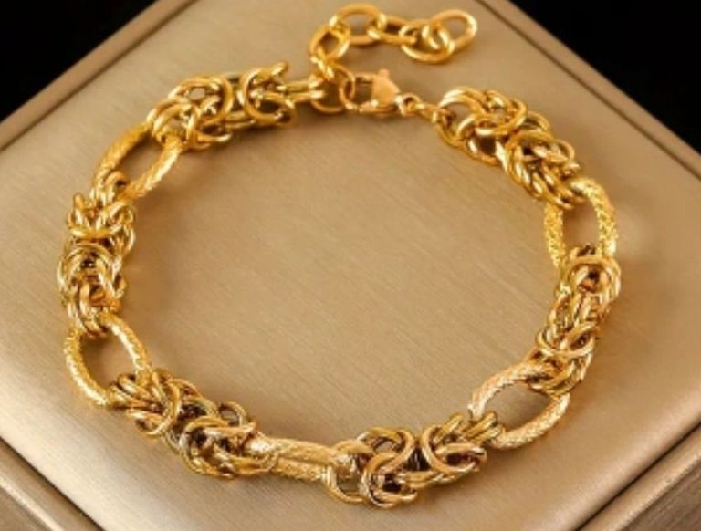 Lot 305: Belcher Bracelet