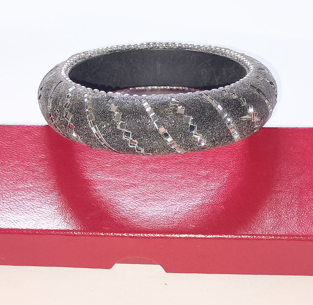 Lot 219: Solid Vintage Bracelet