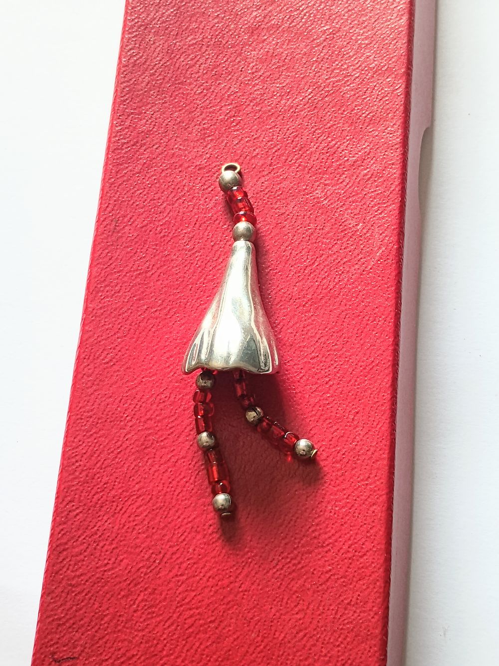 Lot 221: Quirky Detailed Pendant