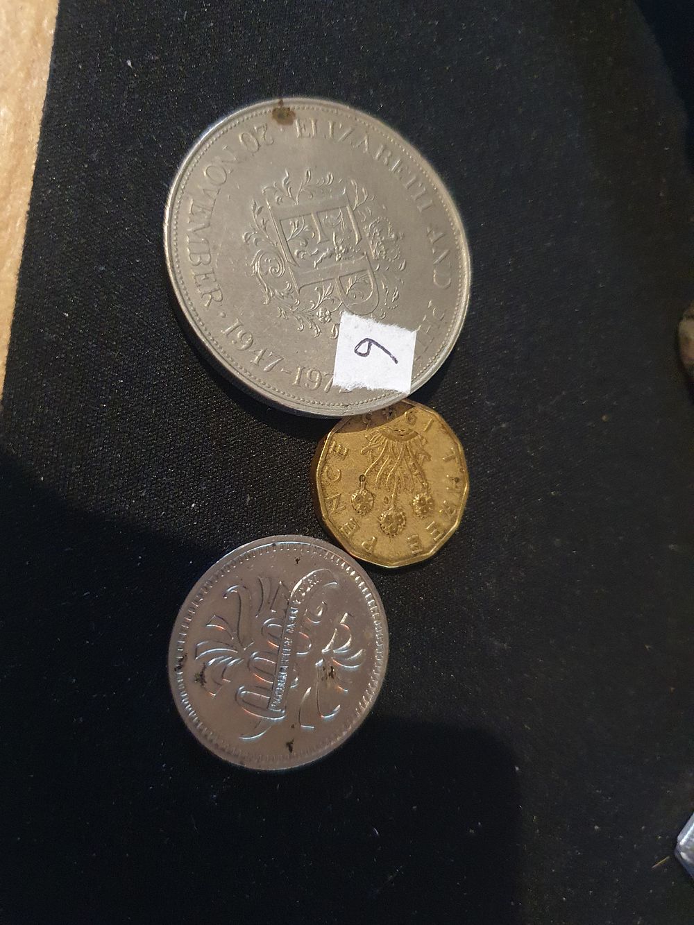 Lot 260: Collection of vintage coins
