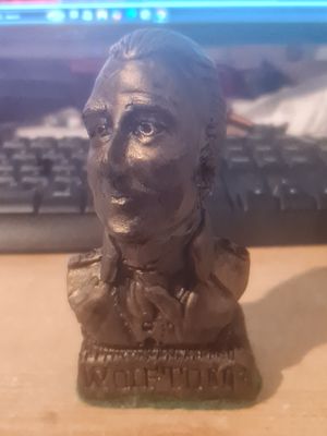 Wolf tone bust