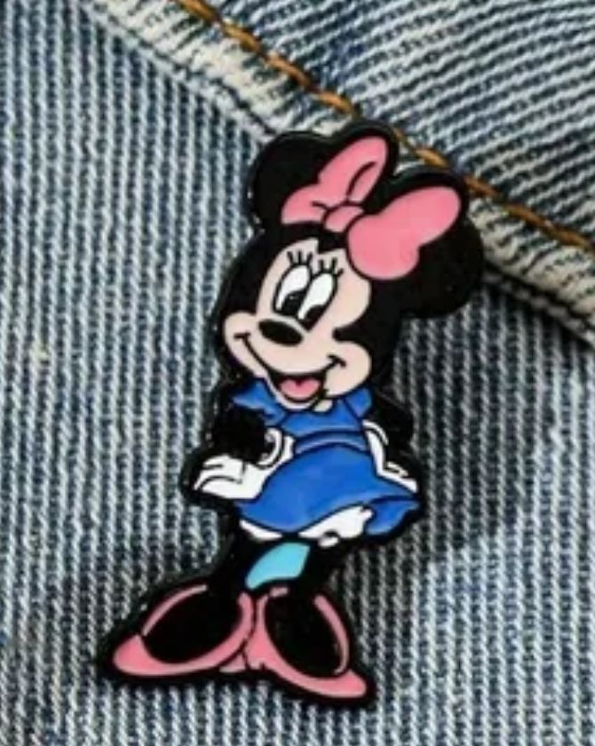 Lot 167: Minnie mouse badge