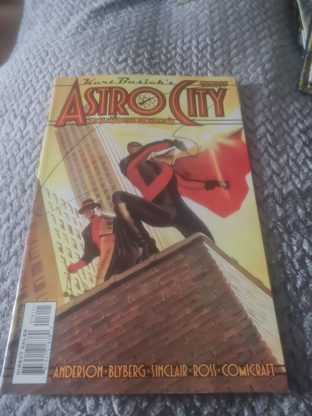 Lot 6: Astro city comic
