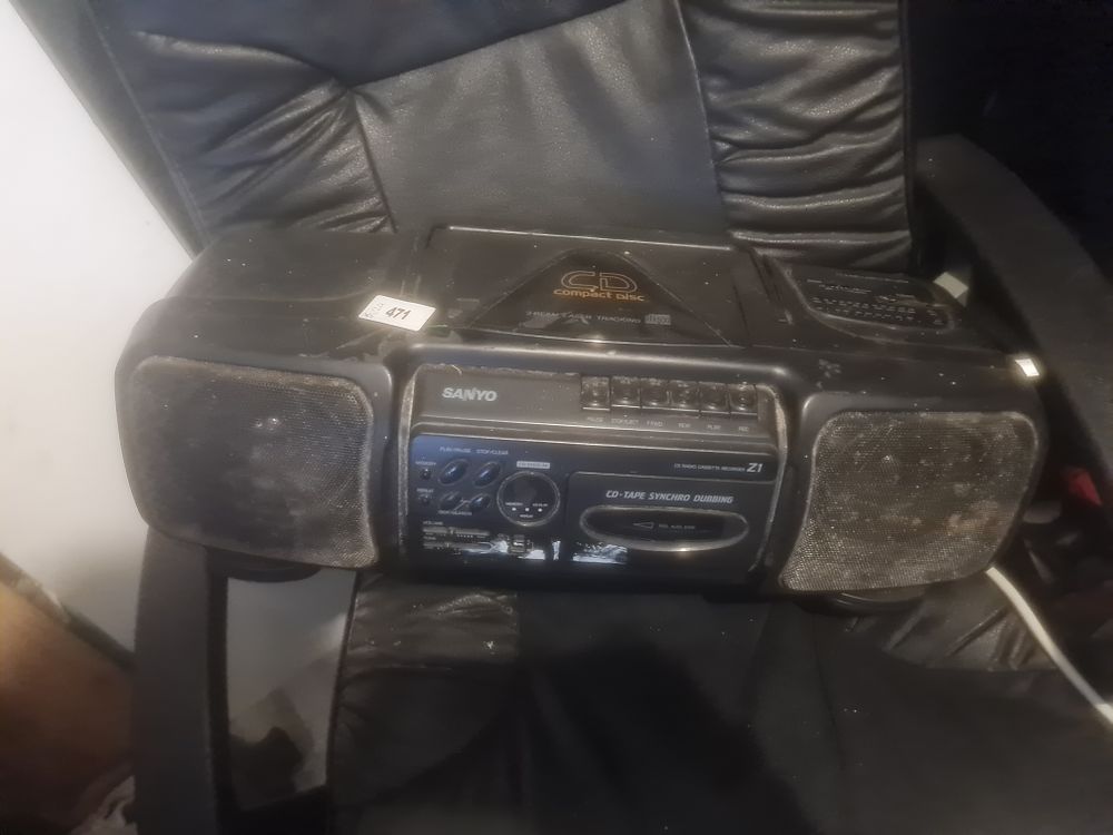 Lot 257: Vintage radio
